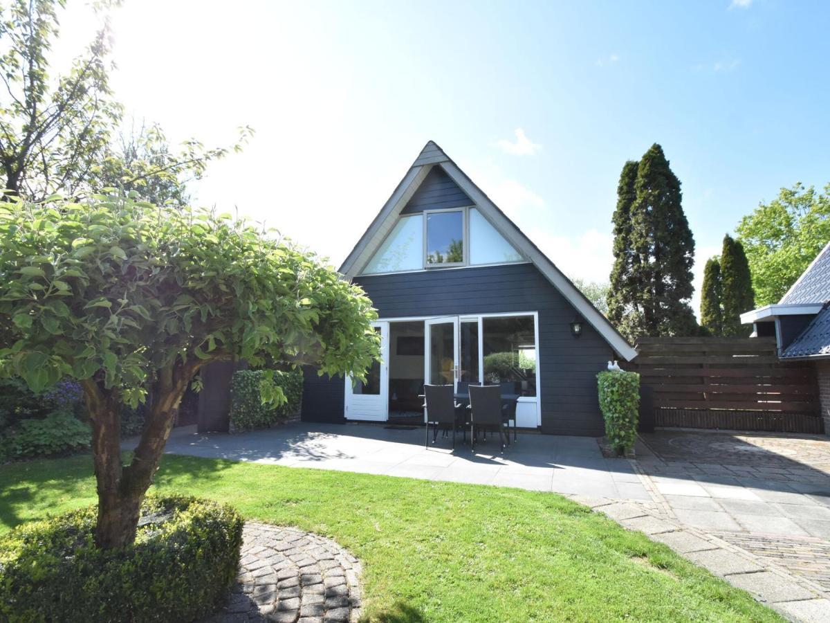Balmy Holiday Home In Tuitjenhorn With Fenced Garden Exteriör bild