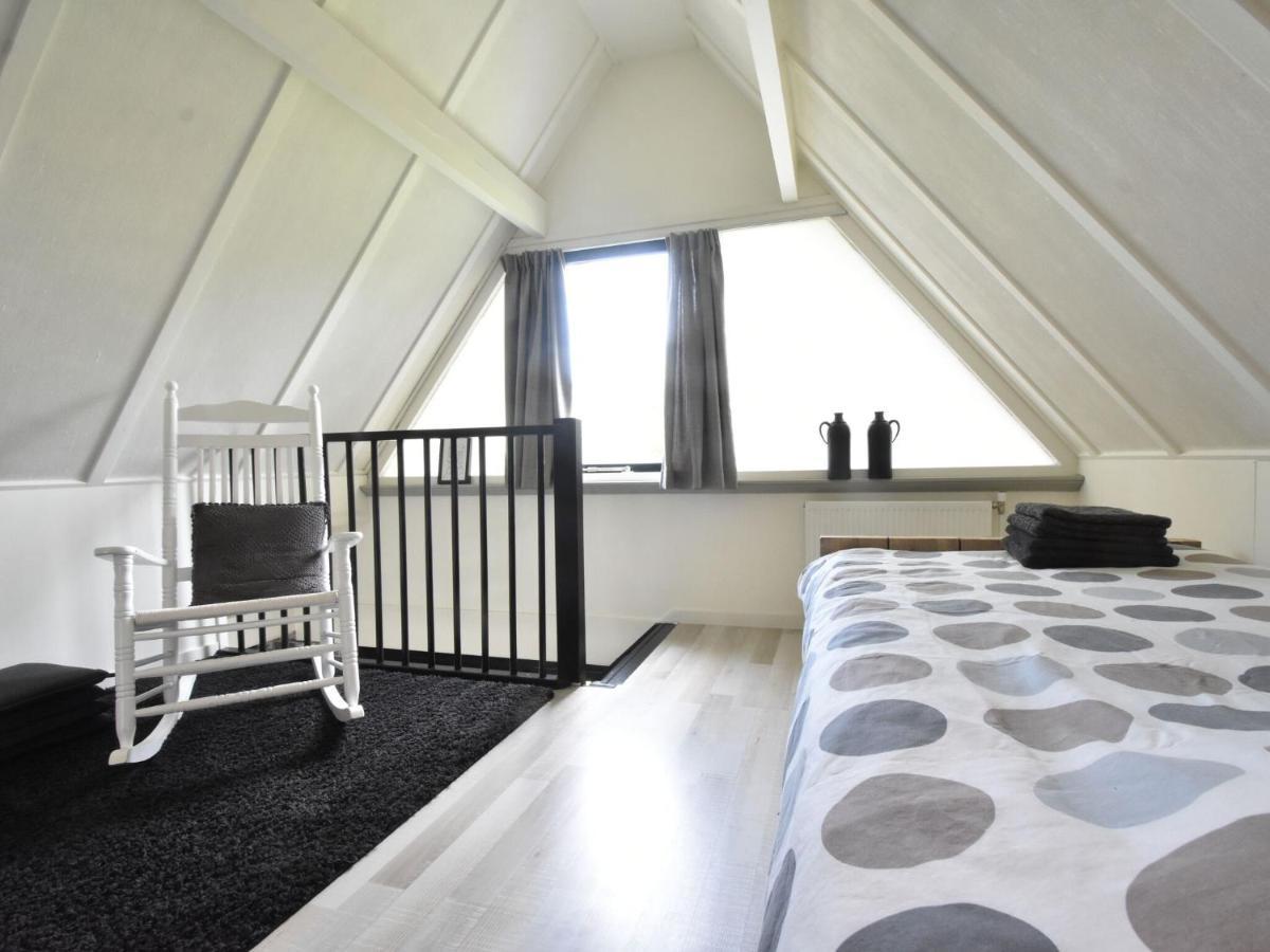 Balmy Holiday Home In Tuitjenhorn With Fenced Garden Exteriör bild