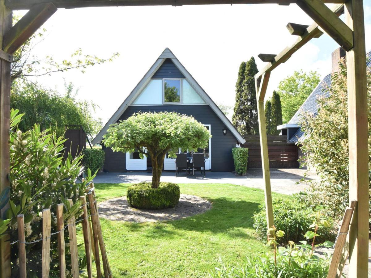 Balmy Holiday Home In Tuitjenhorn With Fenced Garden Exteriör bild