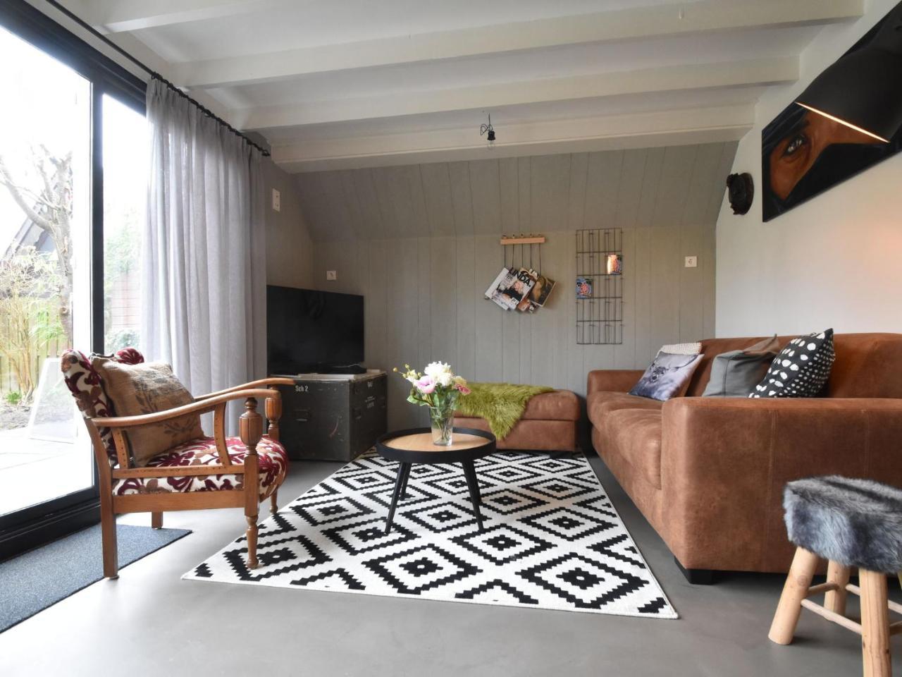 Balmy Holiday Home In Tuitjenhorn With Fenced Garden Exteriör bild