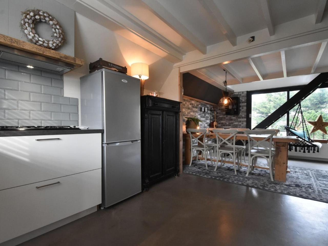 Balmy Holiday Home In Tuitjenhorn With Fenced Garden Exteriör bild